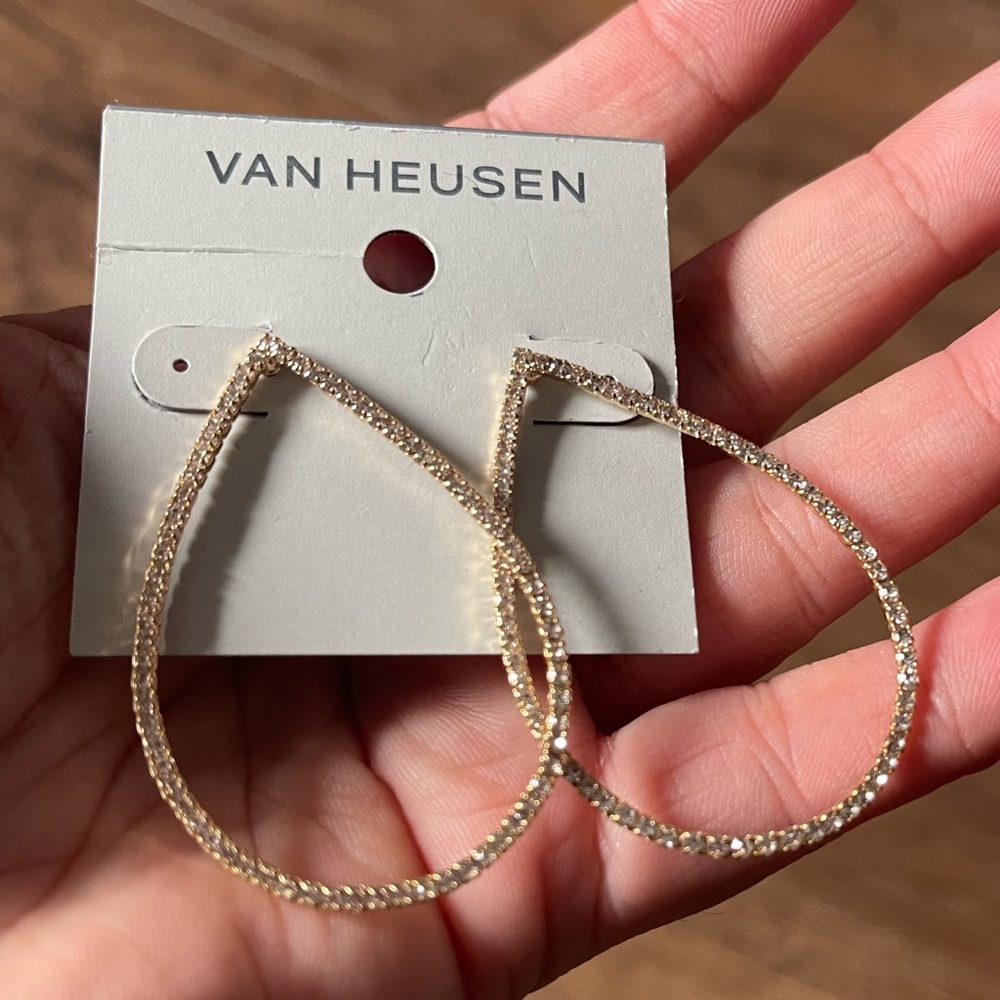 VAN HEUSEN-NWT Gold Tone & CZ Tear Drop Earrimgs - Picture 6 of 8